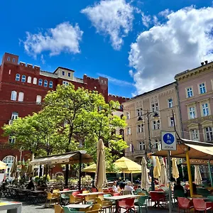 Cedar - Palace District , Budapesta Ungaria